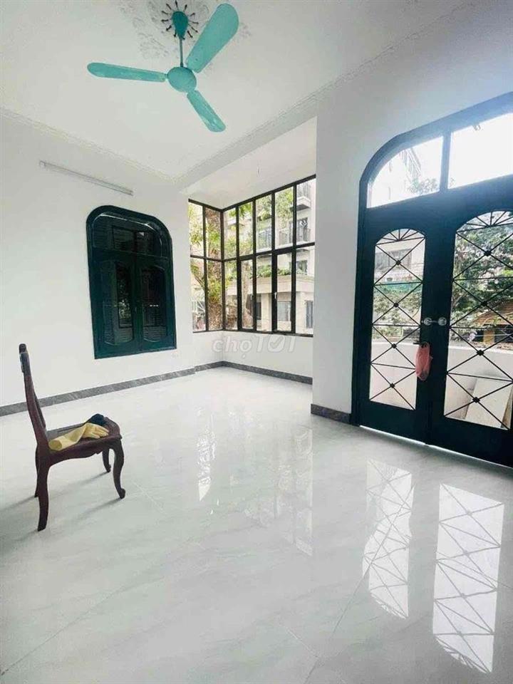 NHÀ MẶT PHỐ QUẬN HOÀN KIẾM - LÔ GÓC BA THOÁNG - KINH DOANH CỰC KHỦNG -