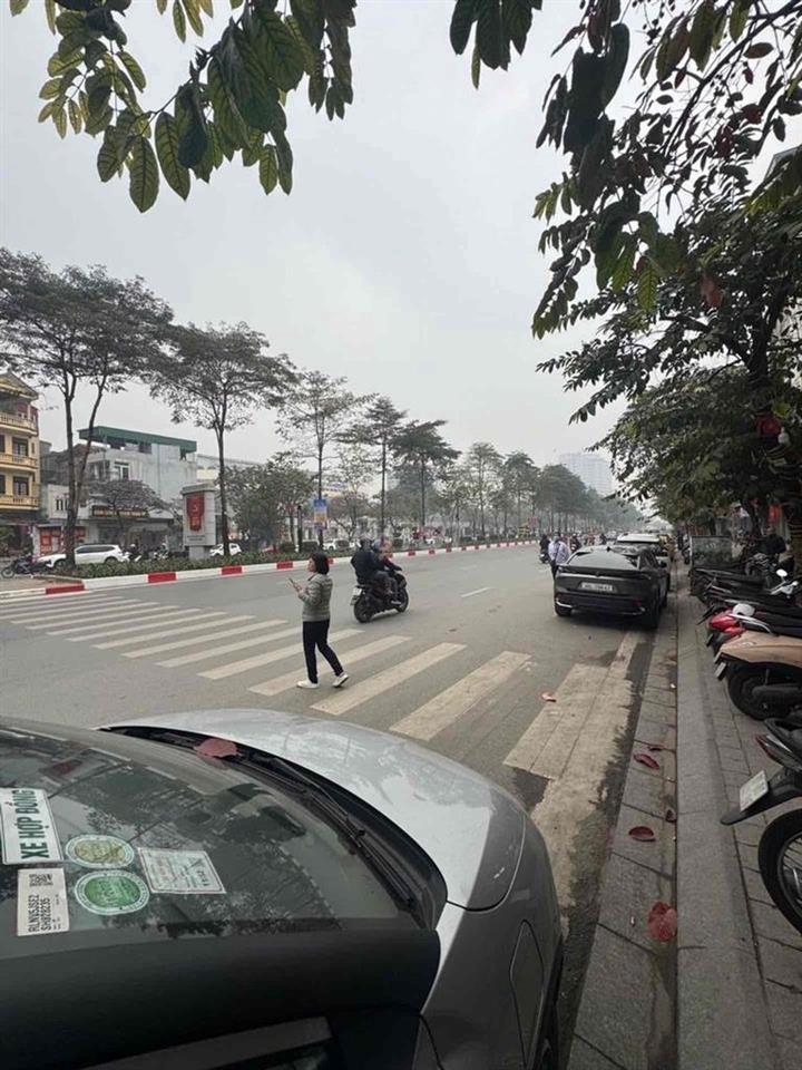 BÁN NHÀ MẶT PHỐ VĂN CAO - BA ĐÌNH - 4 LÀN ĐƯỜNG Ô TÔ - KINH DOANH - SỔ