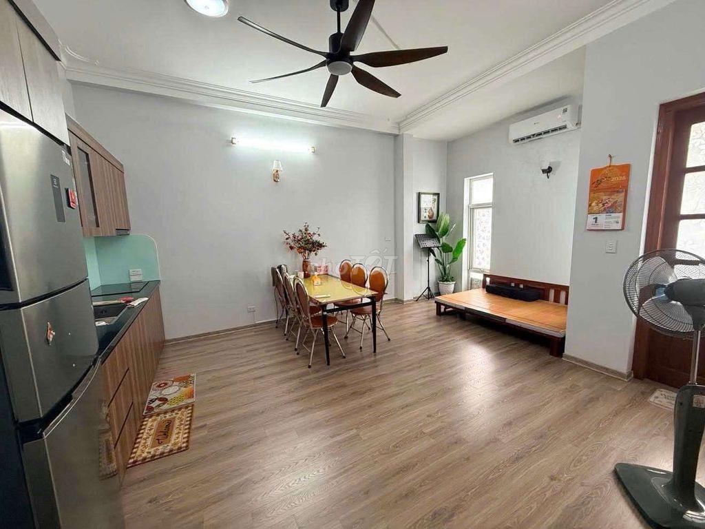 Cho thuê tầng 2 nhà số 261 Phố Ngọc Lâm