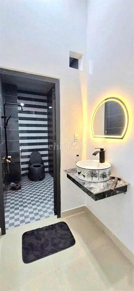 CẦN BÁN GẤP CĂN NHÀ LẦU CUỐI ĐƯỜNG HUỲNH VĂN NGHỆ GIÁ CHỈ 1TY650 .