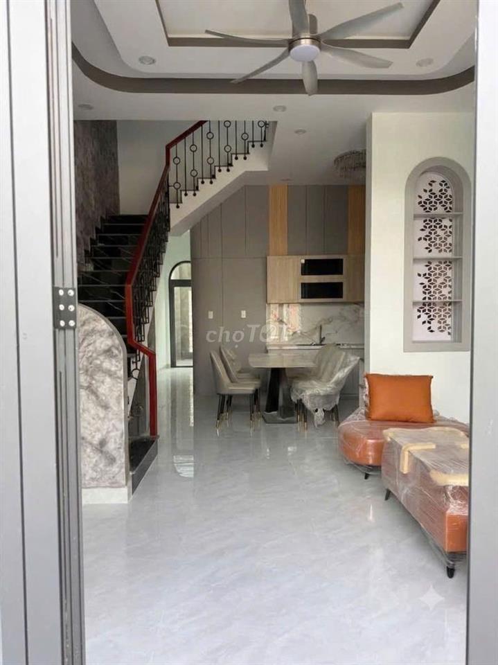 Chủ cần tiền đi định cư Mỹ cần bán gấp nhà Long An