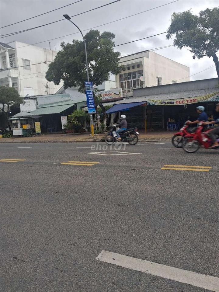 bán đất và nhà cấp 4