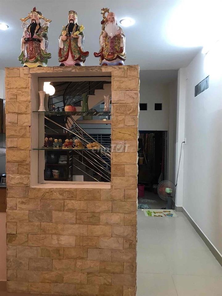 Cho thuê nhà 1 lầu hẻm ba gác cách nguyễn ái quốc 30m