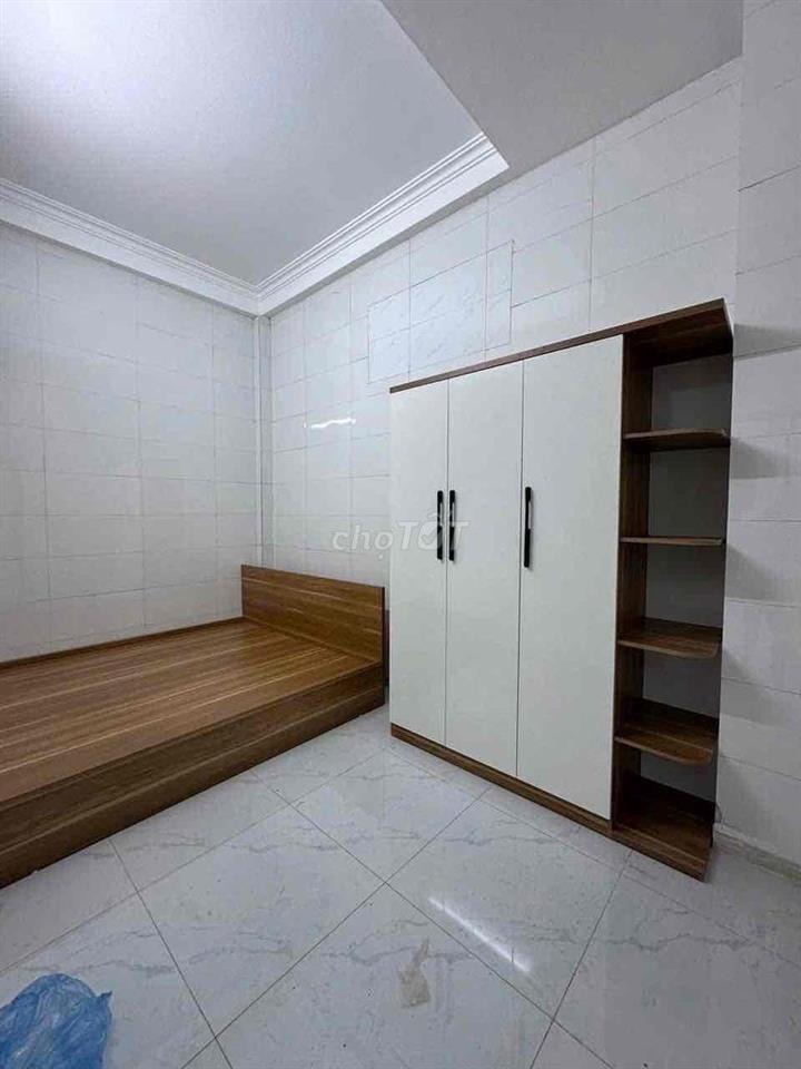 CẦN NGƯỜI THUÊ CHUNG TRONG NHÀ NGUYÊN CĂN 3 PHÒNG NGỦ VSKK