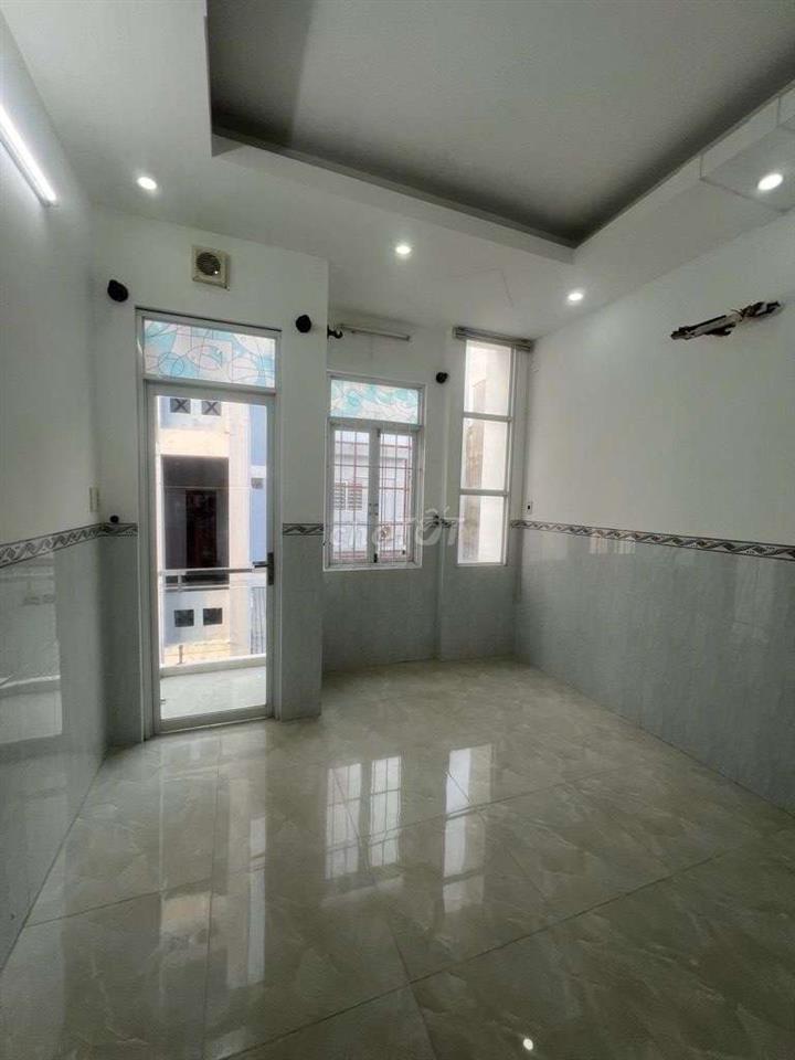 8 tỷ 5 Bình Tân, Bùi Hữu Diện, đường xe hơi, DTSD 90m2