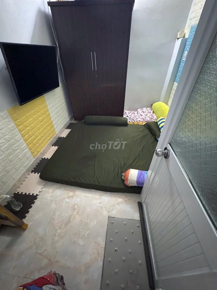 Nhà Bán mặt tiền hẻm ngay ngã 4, xe hơi vào được