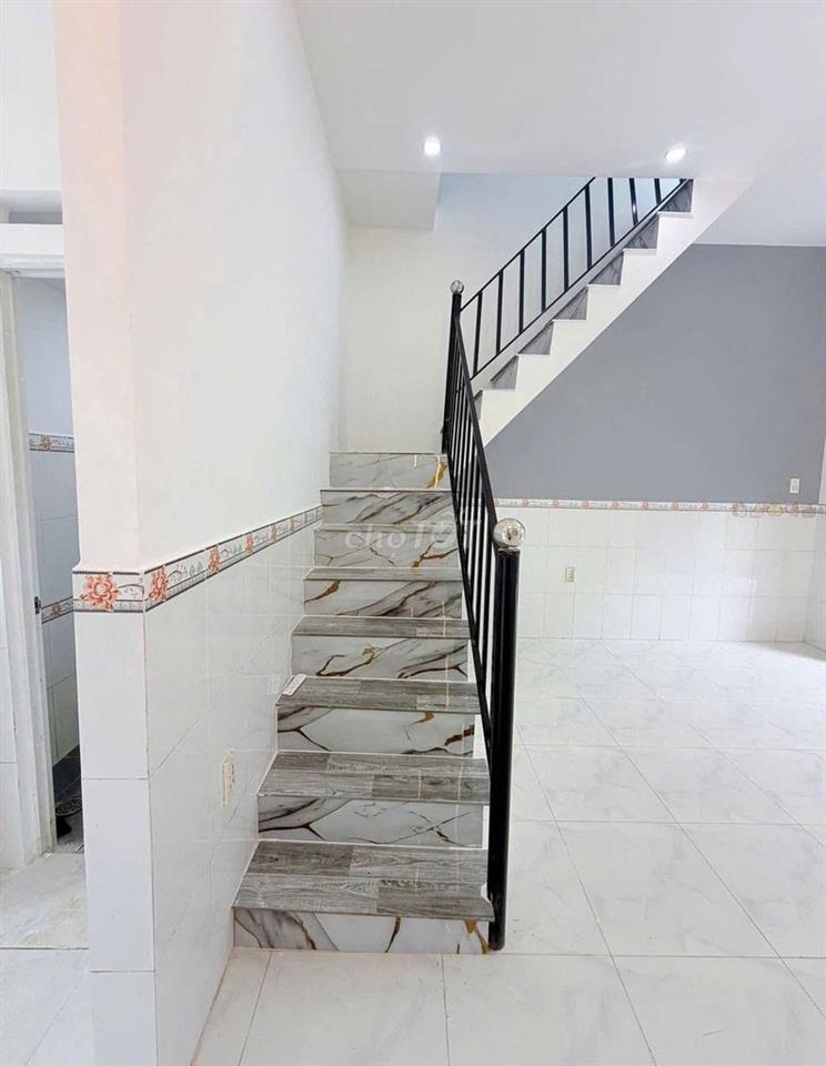 chính chủ bán nhà Hóc Môn 400tr có sổ hồng riêng, bao test gần Bà Điểm