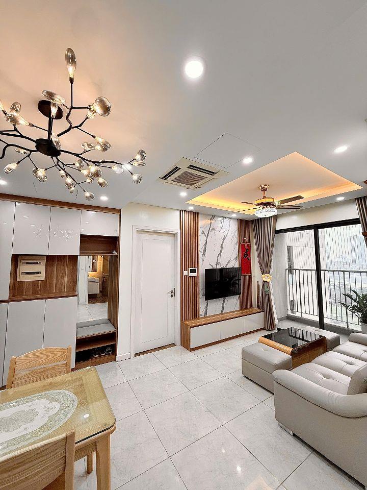 Mở ban công là thấy hồ - 2PN Vinhomes D’Capitale 73m² chỉ 8,5 tỷ