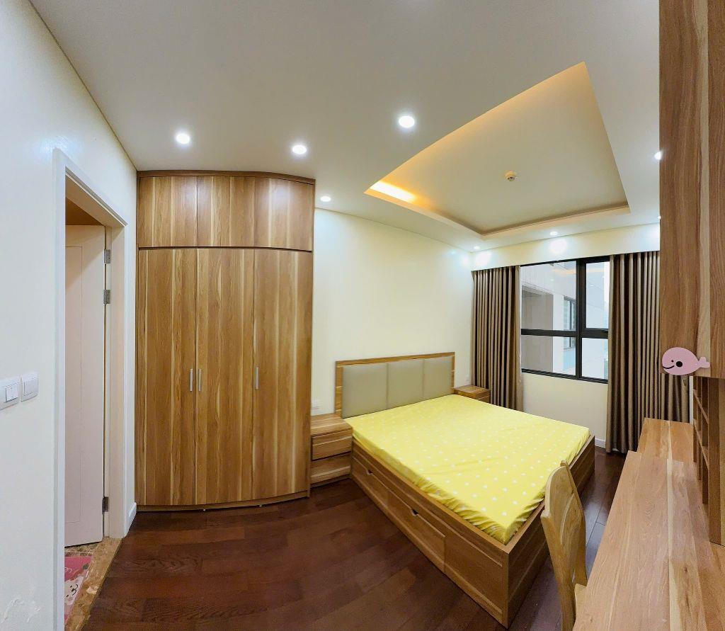 Mở ban công là thấy hồ - 2PN Vinhomes D’Capitale 73m² chỉ 8,5 tỷ