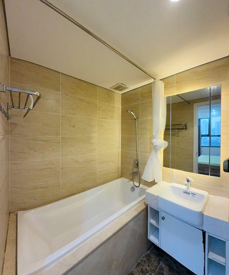 Mở ban công là thấy hồ - 2PN Vinhomes D’Capitale 73m² chỉ 8,5 tỷ
