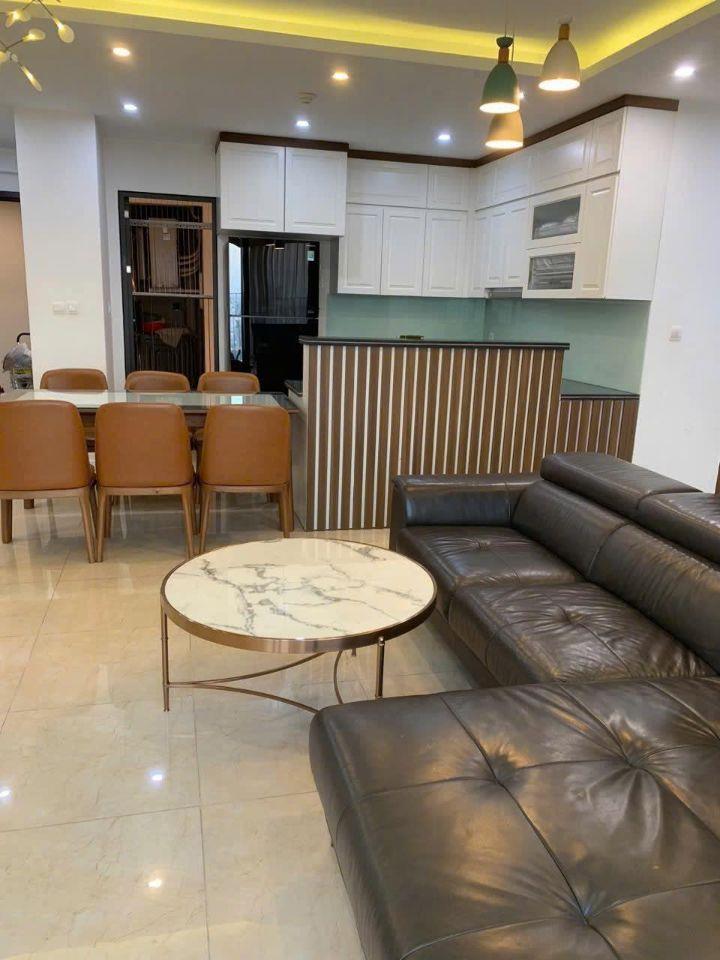 111m2 nhìn trọn thành phố - 3PN tại C6 Vinhomes D'Capitale