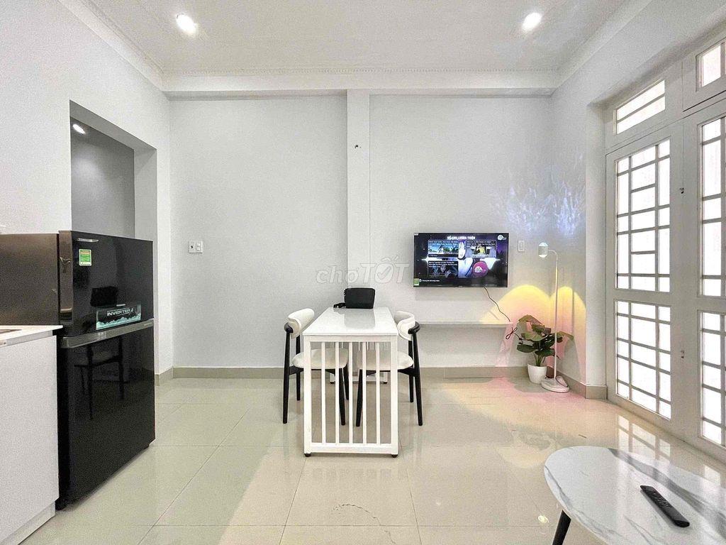 Căn hộ dịch vụ full nội thất ban công lớn Võ Thị Sáu Quận 3