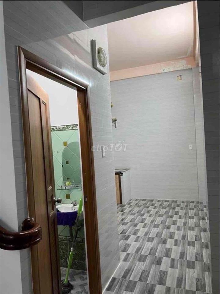 cho thuê NHÀ NGUYÊN CĂN mặt tiền đường ngô quyền Trung tâm thành phố .