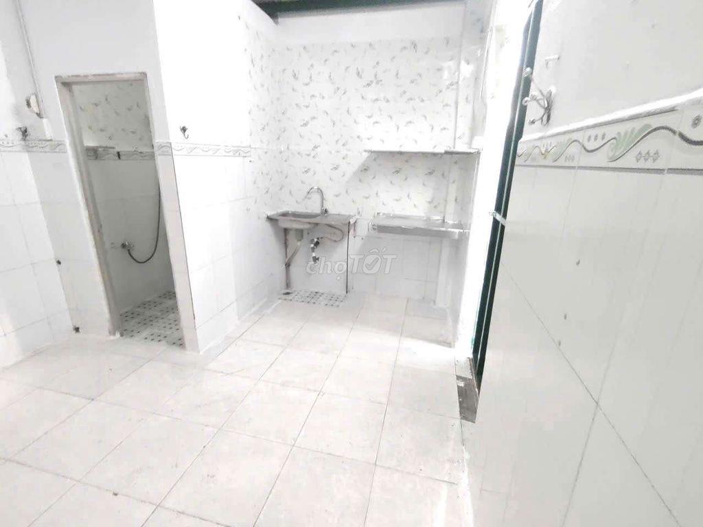 Nhà trọ mới, rộng, giờ giấc tự do, gần vòng xoay an lạc, võ văn kiệt