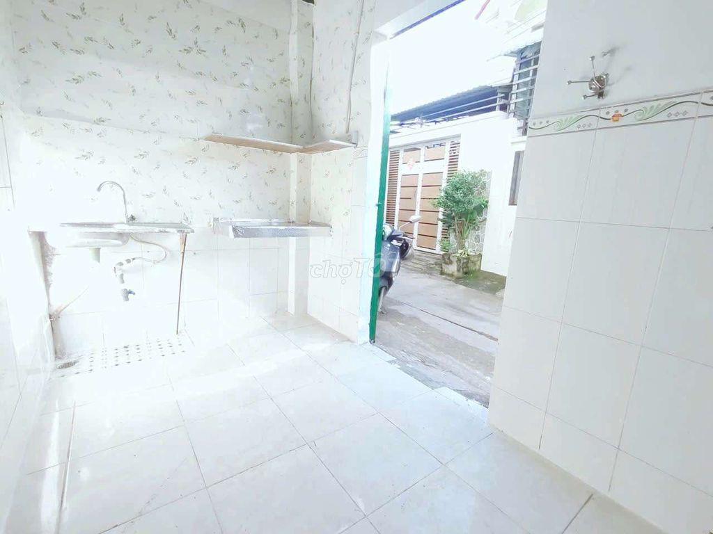 Nhà trọ mới, rộng, giờ giấc tự do, gần vòng xoay an lạc, võ văn kiệt