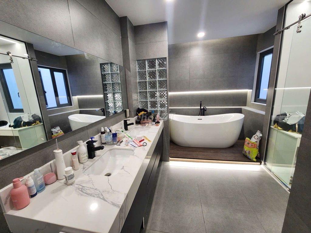 CHỦ NHIỆT BÁN 