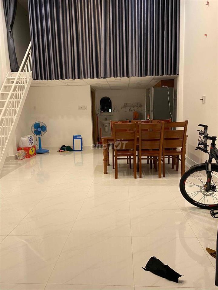 Cho thuê nhà mặt tiền 2 ôtô né nhau tiện làm văn phòng.mua bán đa nghe