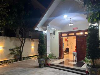 biện thự sân vườn đường nhựa xe tải quay đầu