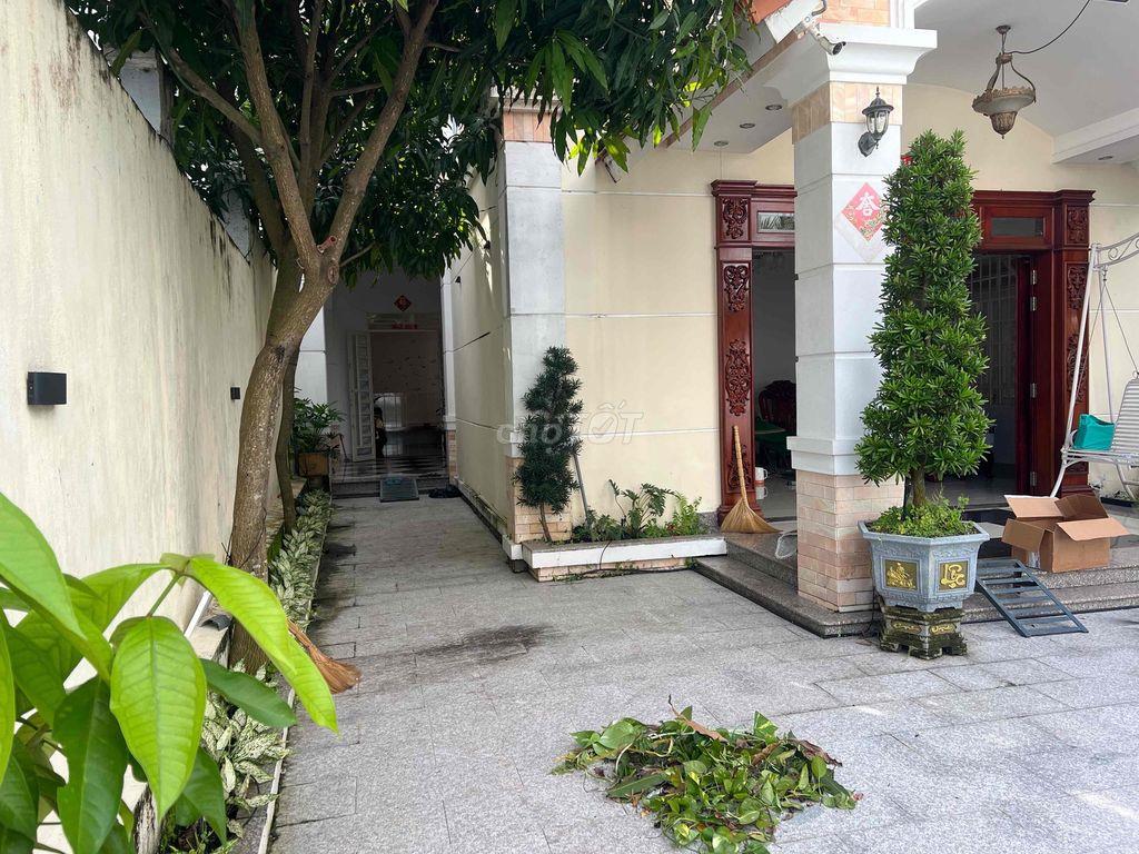 biện thự sân vườn đường nhựa xe tải quay đầu