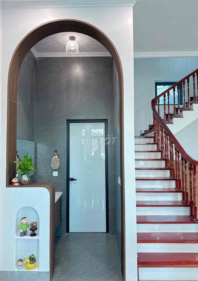 biện thự sân vườn đường nhựa xe tải quay đầu