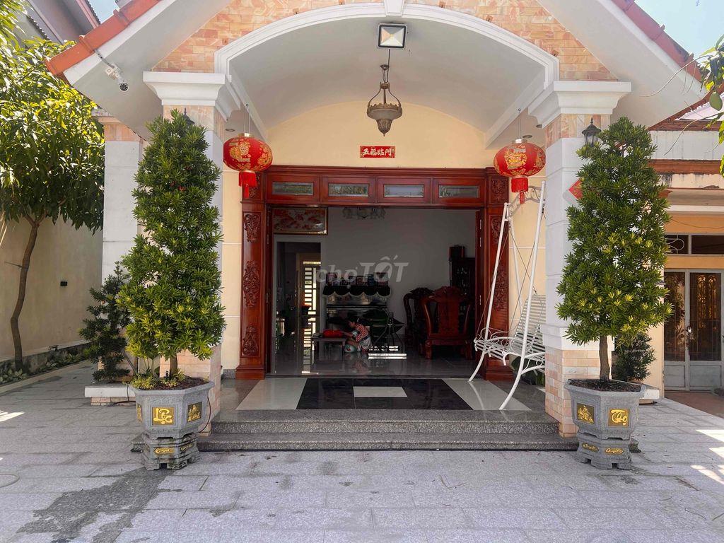 biện thự sân vườn đường nhựa xe tải quay đầu