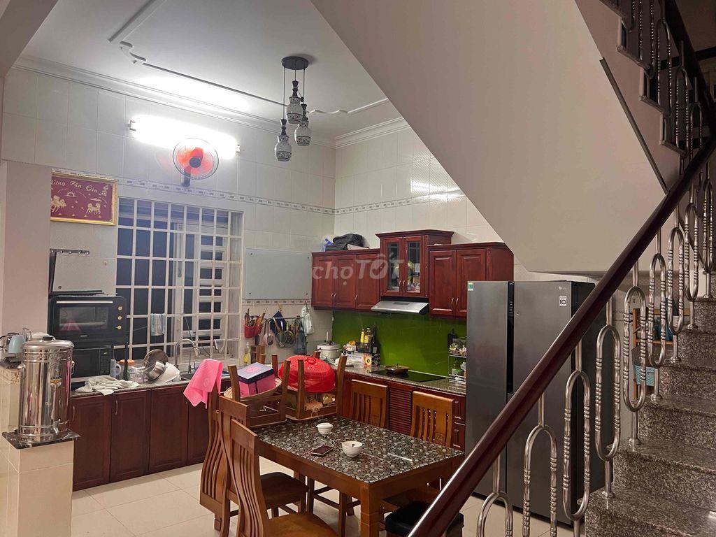 biện thự sân vườn đường nhựa xe tải quay đầu