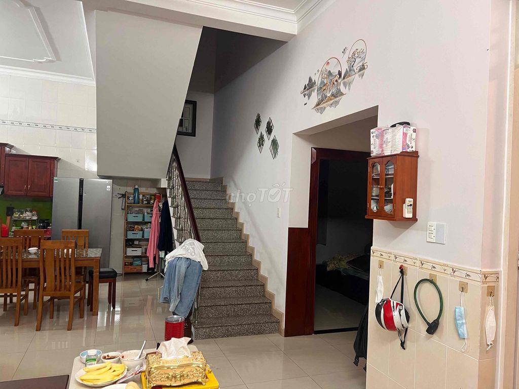 biện thự sân vườn đường nhựa xe tải quay đầu