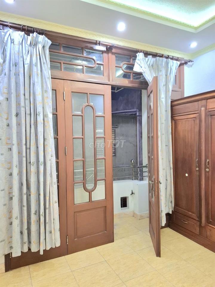 Phòng cho thuê gần đầm sen, Lãng Binh Thăng
