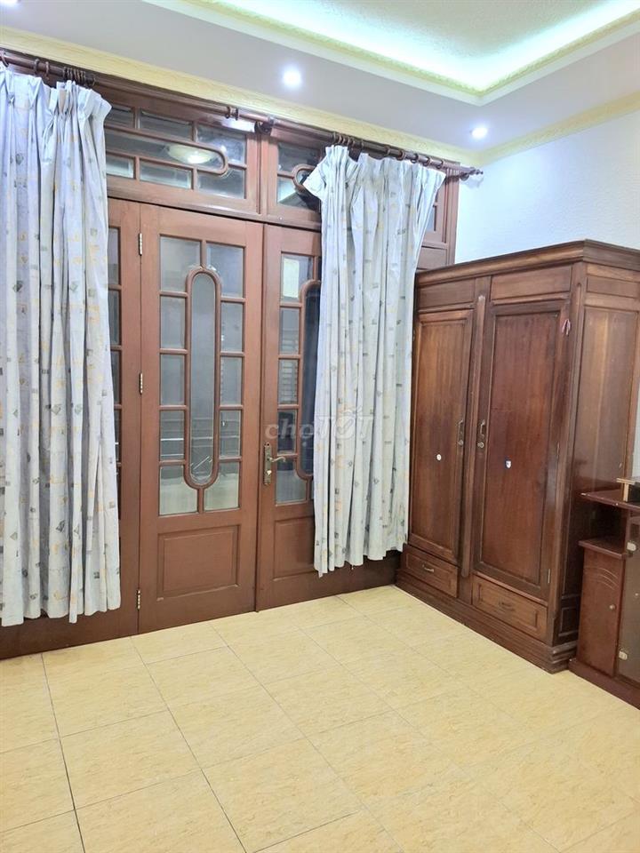 Phòng cho thuê gần đầm sen, Lãng Binh Thăng