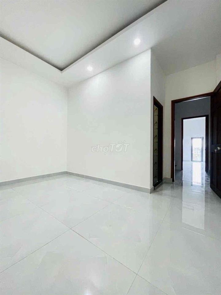 Bán nhà mới 4,4 x 14,5m, 5ty, hẻm xe hơi SHR