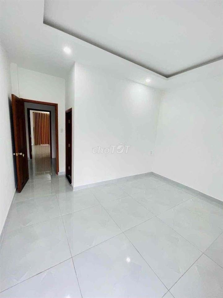 Bán nhà mới 4,4 x 14,5m, 5ty, hẻm xe hơi SHR