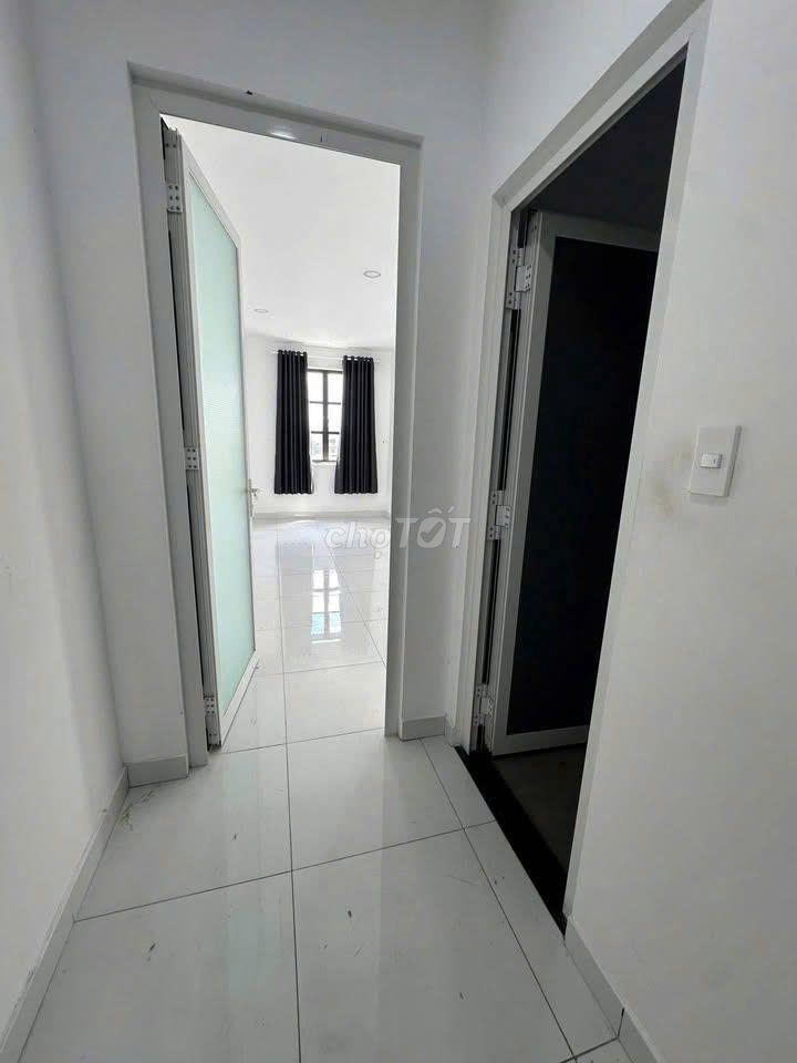 Nhà nguyên căn (1 trệt mặt bằng KD -1 lầu 2 PN) 139m2 giá 15tr/th