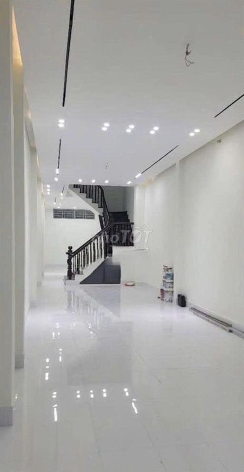 Nhà nguyên căn (1 trệt mặt bằng KD -1 lầu 2 PN) 139m2 giá 15tr/th