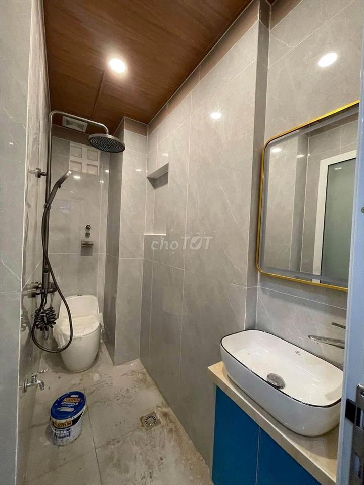 Nhà nguyên căn (1 trệt mặt bằng KD -1 lầu 2 PN) 139m2 giá 15tr/th