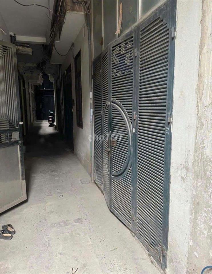 CC cho thuê nhà ngõ Quỳnh nguyên căn 4 tầng, 3 ngủ, 2 wc.