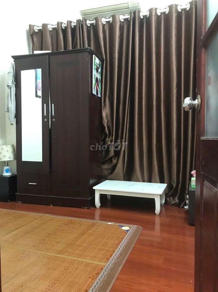 CC cho thuê nhà ngõ Quỳnh nguyên căn 4 tầng, 3 ngủ, 2 wc.