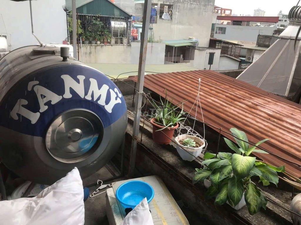 CC cho thuê nhà ngõ Quỳnh nguyên căn 4 tầng, 3 ngủ, 2 wc.