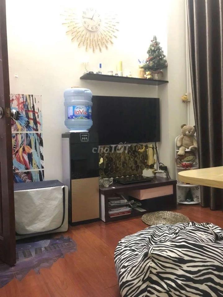 CC cho thuê nhà ngõ Quỳnh nguyên căn 4 tầng, 3 ngủ, 2 wc.