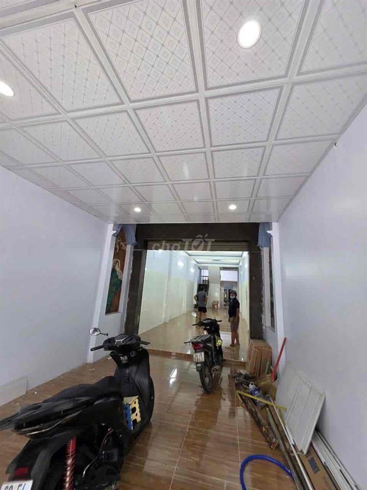Cho thuê nhà mặt tiền chợ giá 15.000.000 phường long Bình