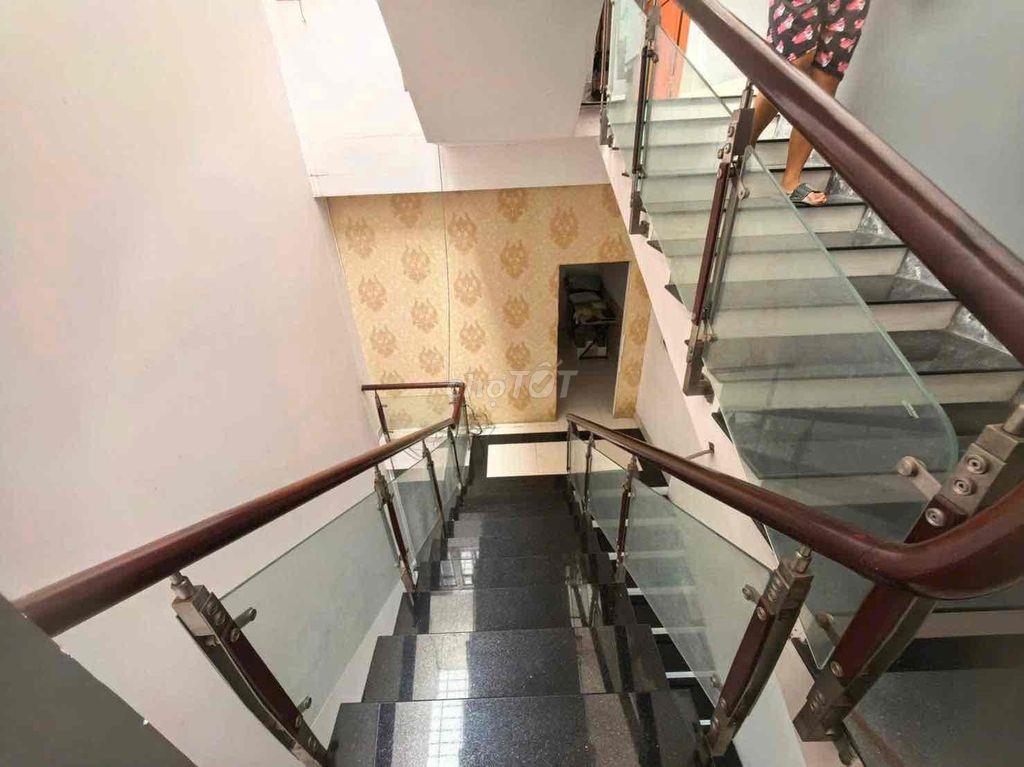 Cho thuê nhà bên thống nhất giá 17.000.000 cho làm căn hộ dịch vụ