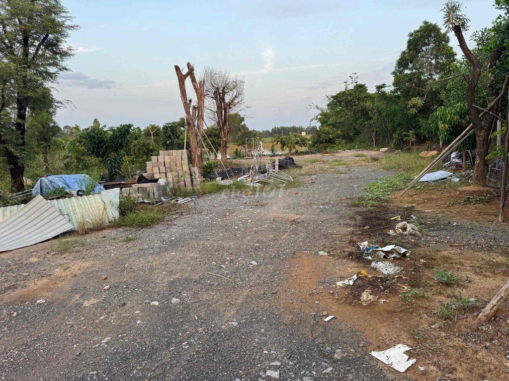 đất vườn. ao suối