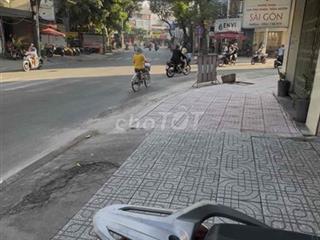 Thuê vỉa hè bán cafe mang đi
