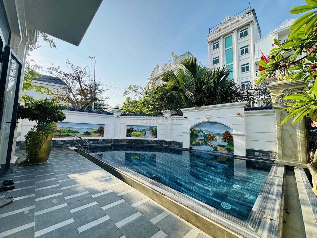 Biệt Thự Cách Biển 500m giá Ngộp
