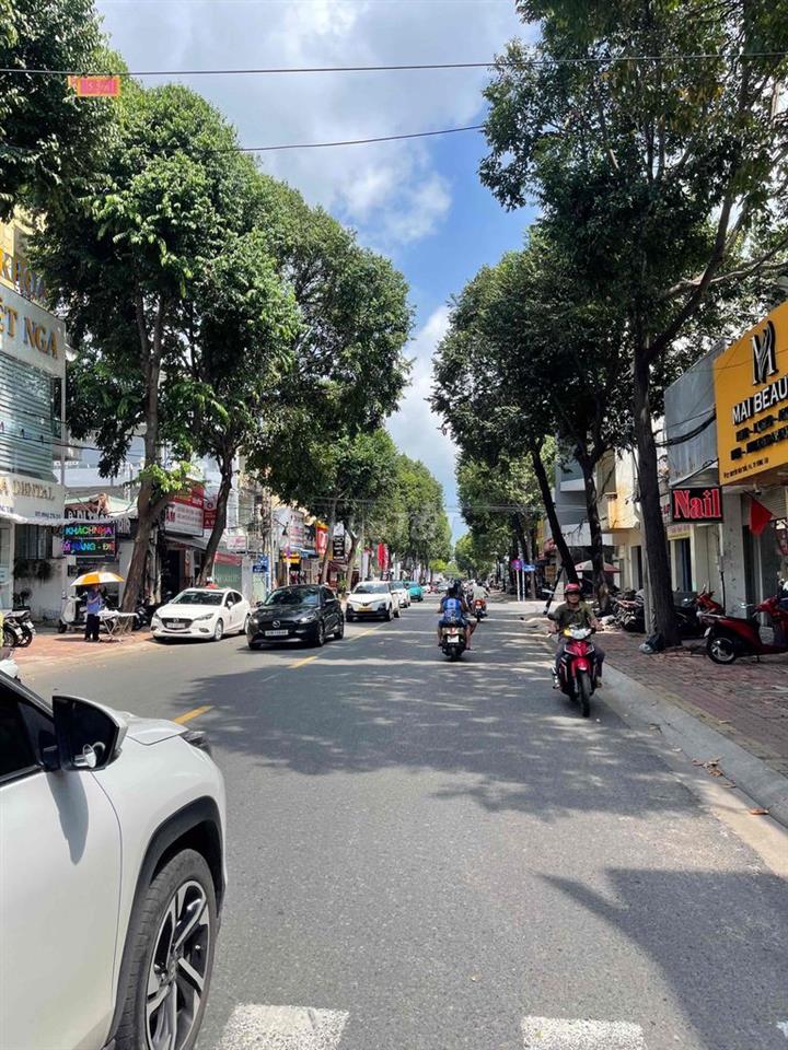 Nhà Mặt Tiền Trung Tâm Gần Biển