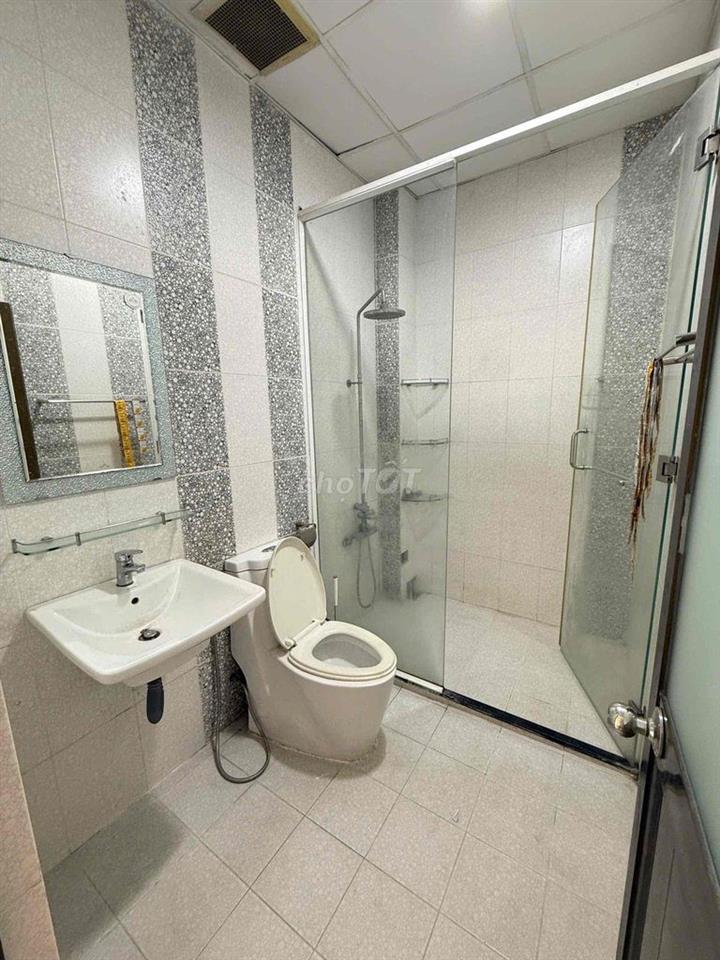 2PN BAN CÔNG TÁCH BẾP SIU RỘNG Ở NGUYỄN XÍ Ở ĐC 4-5NGUOI Nguyên tầng 2