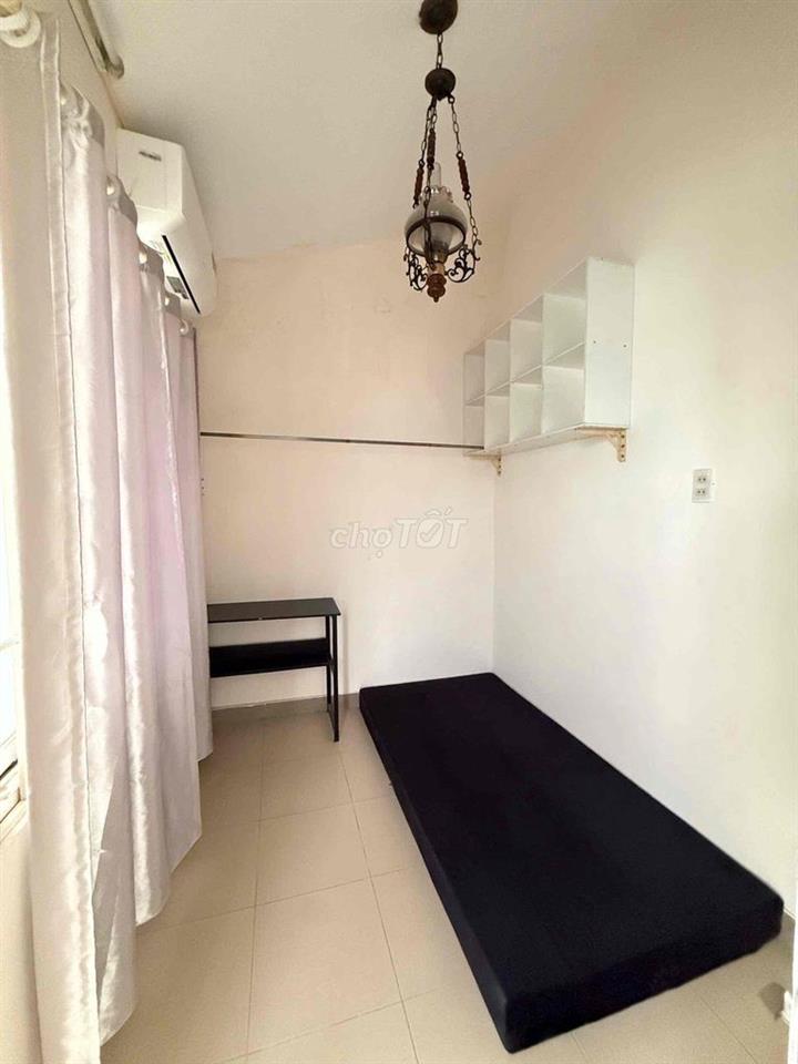 2PN BAN CÔNG TÁCH BẾP SIU RỘNG Ở NGUYỄN XÍ Ở ĐC 4-5NGUOI Nguyên tầng 2