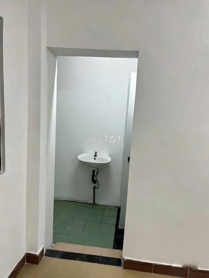 CHO THUÊ NHÀ HẺM CÔ BẮC, P.CẦU ÔNG LÃNH (Q.1 CŨ) GIÁ 10 TRIỆU.