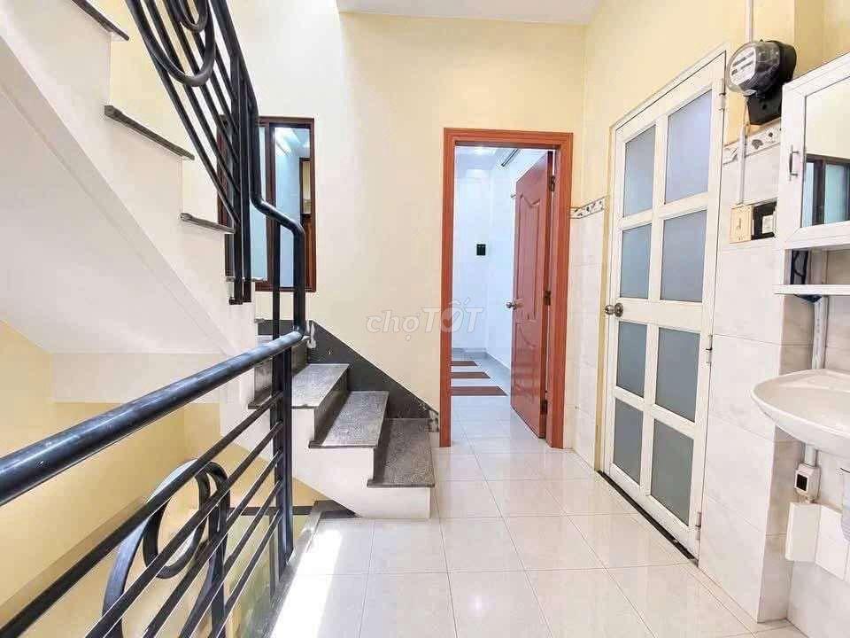 14TR – NHÀ 4PN, 5 TẦNG CÓ SÂN THƯỢNG, GIÁ MỀM TẠI PHÚ NHUẬN!