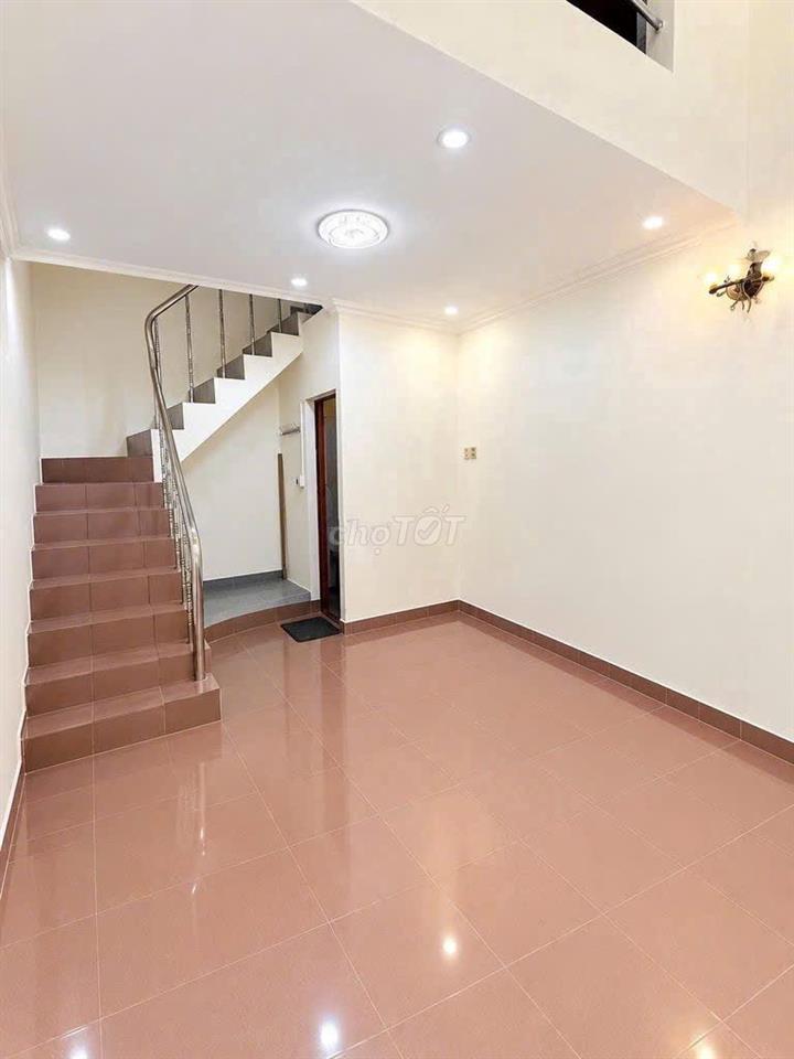 CHO THUÊ NHÀ HẺM CÁCH MẠNG THÁNG 8, P.BÀN CỜ (Q.3 CŨ).