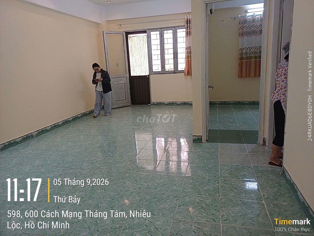 Chung cư 590 CMT8, Quận 3, 65m2, 2pn, 3,3 tỷ, sổ hồng.